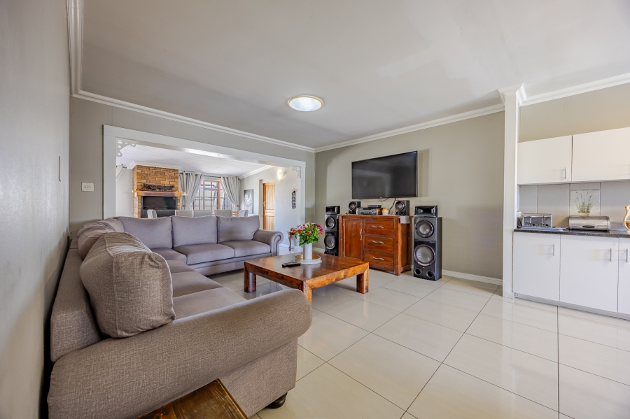 5 Bedroom Property for Sale in Bothasig Western Cape